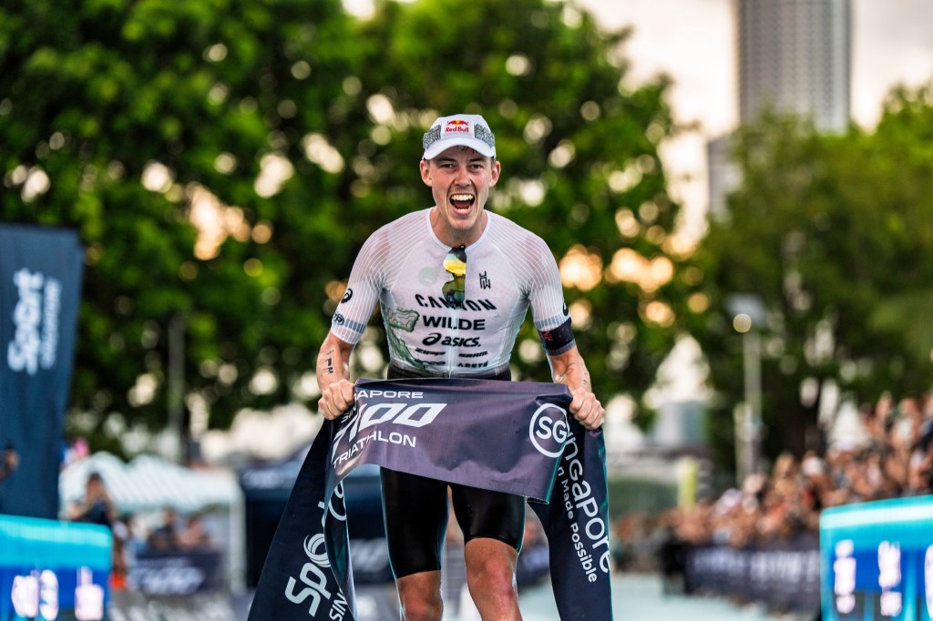 Hayden Wilde gewinnt das T100 Rennen in Singapur. Foto: T100